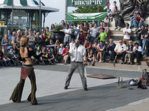 Street Performers, photo by Frank Poulin, Flashwounds.com