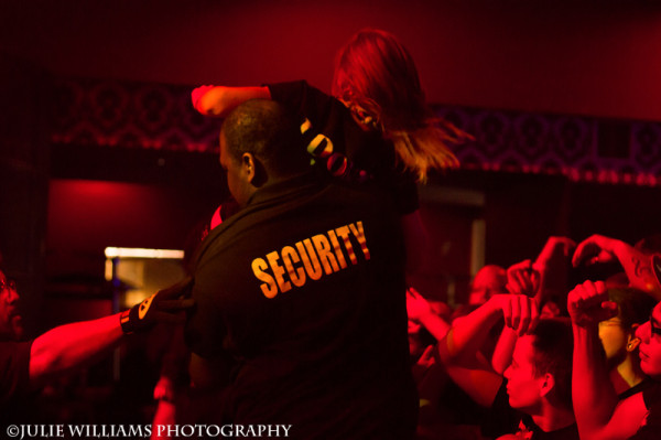 Fit For An Autopsy's bravest crowdsurfer meeting Mojoes' security