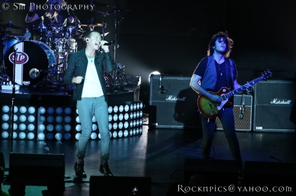 Stone Temple Pilots with Chester Bennington, photo by SethM for FlashWounds