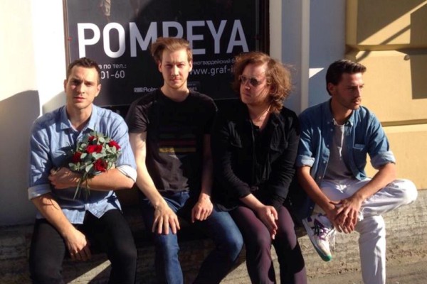 Pompeya cute crop