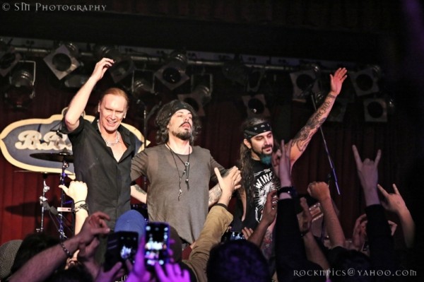 Ritchie (center) with The Winery Dogs, photo by SethM for FW