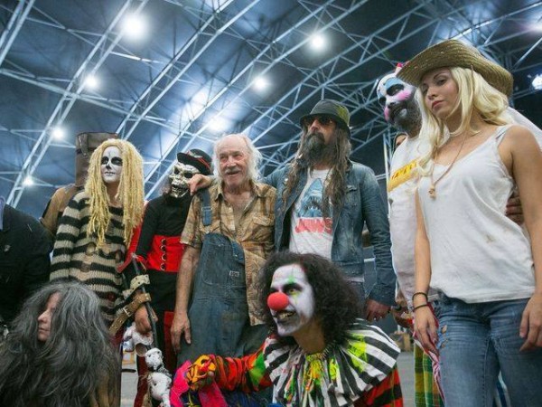 The Great American Nightmare family on break from killing and terrorizing, photo courtesy of facebook.com/robzombie
